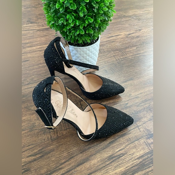 The Blossom Collection Ankle Strap Pointed Toe Heel. Size 5.5 - Picture 5 of 12
